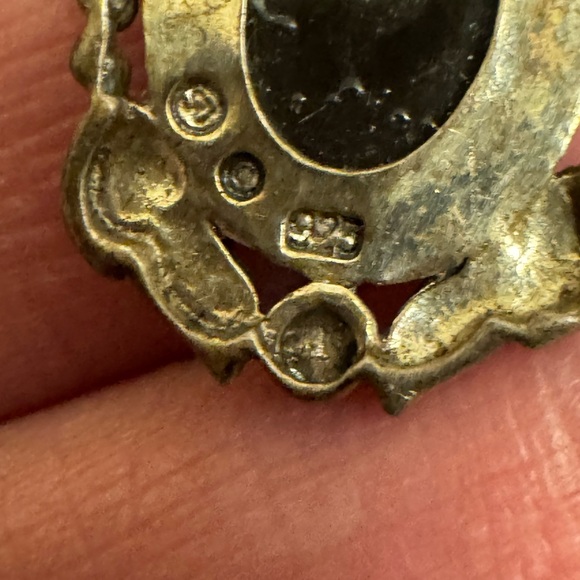 Elegant Marcasite 925 Silver Cameo Pendant - Picture 5 of 5